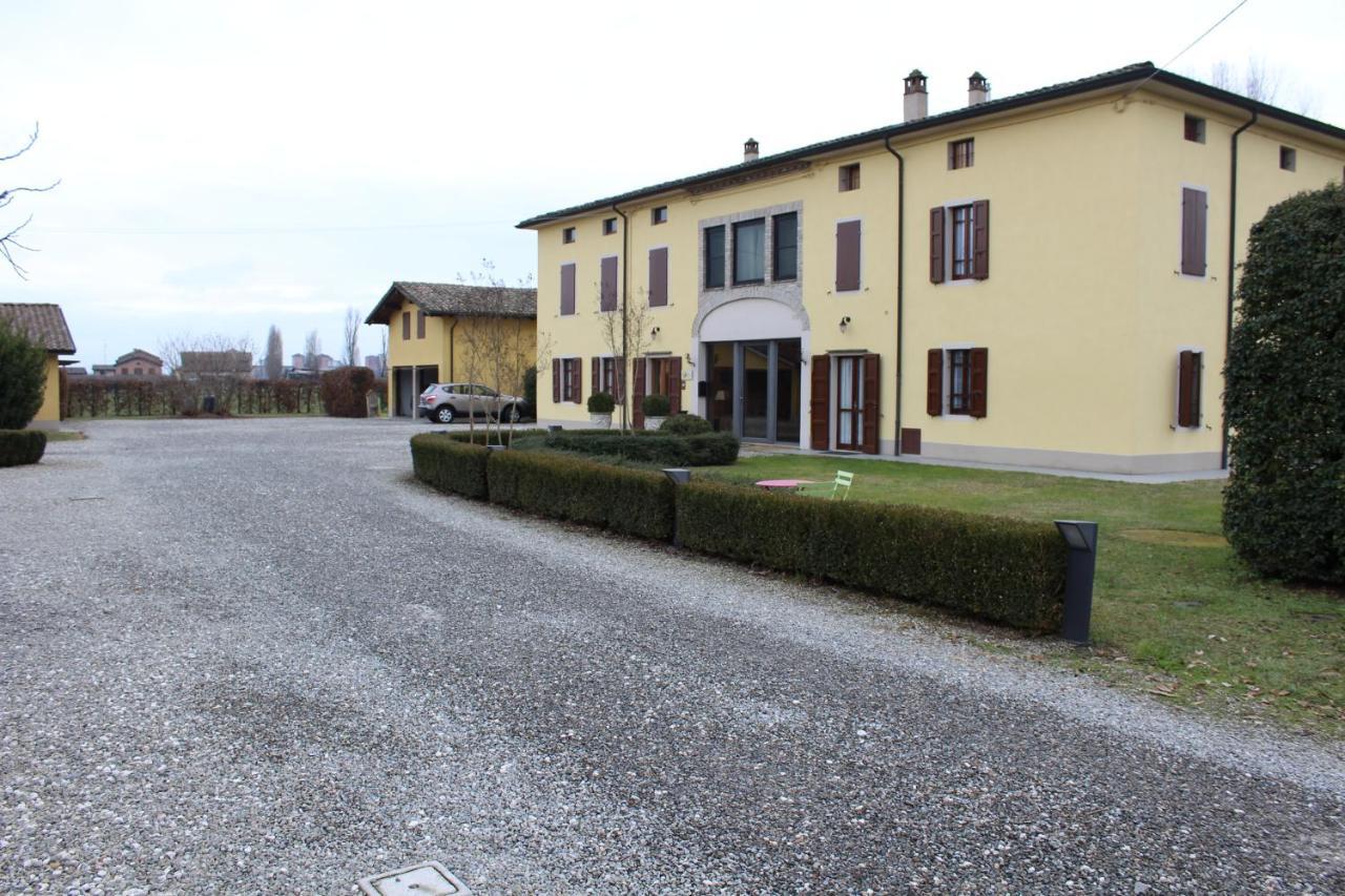 B&B Temenos Parma Bagian luar foto