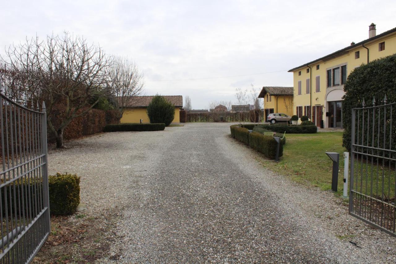 B&B Temenos Parma Bagian luar foto